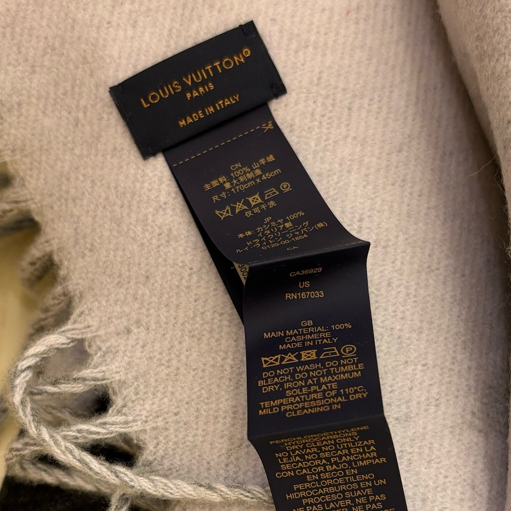 Louis Vuitton cashmere scarf - Picture 2 of 3